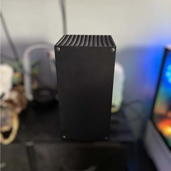 Xbox Series X Console - Black 1 terabyte with disc - Picture 3 of 6